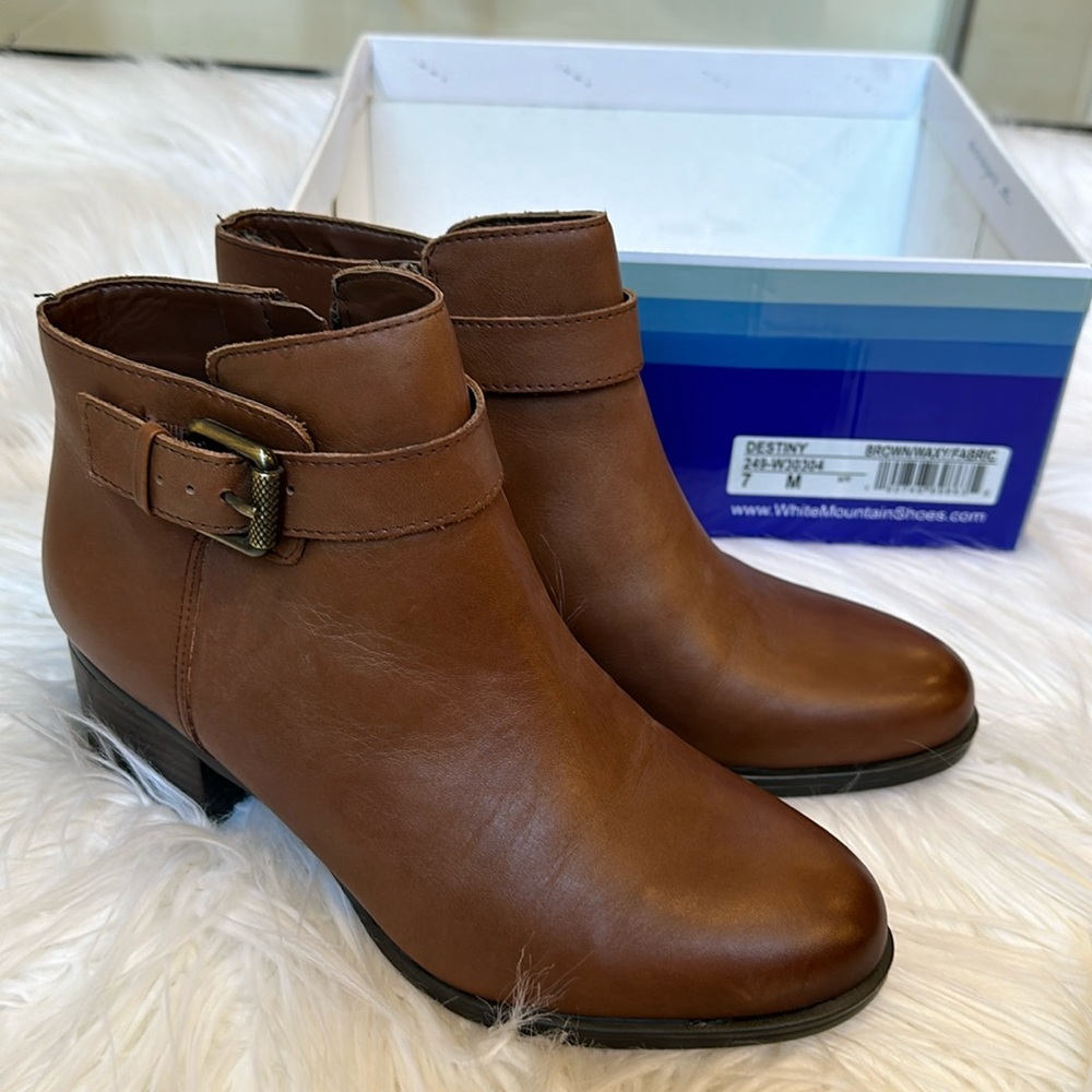Boots New with box ✨